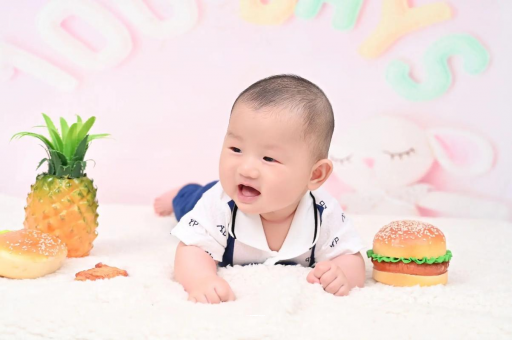 青海宝宝在妈妈肚子里